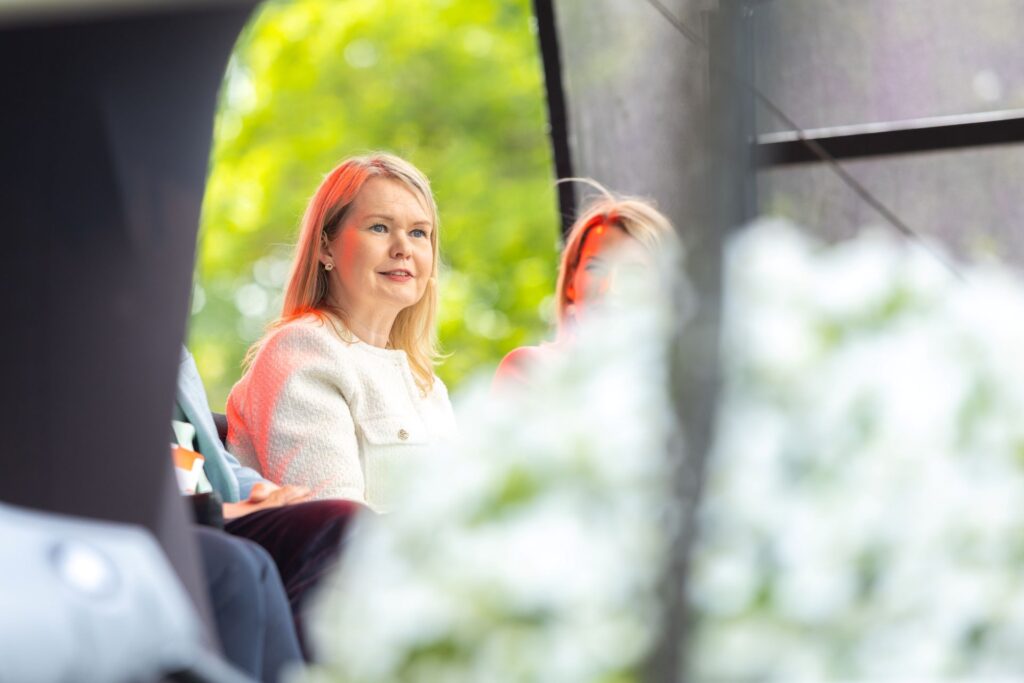 Keskuskauppakamarin varatoimitusjohtaja Johanna Sipola SuomiAreenassa Gasgridin paneelikeskustelussa.
