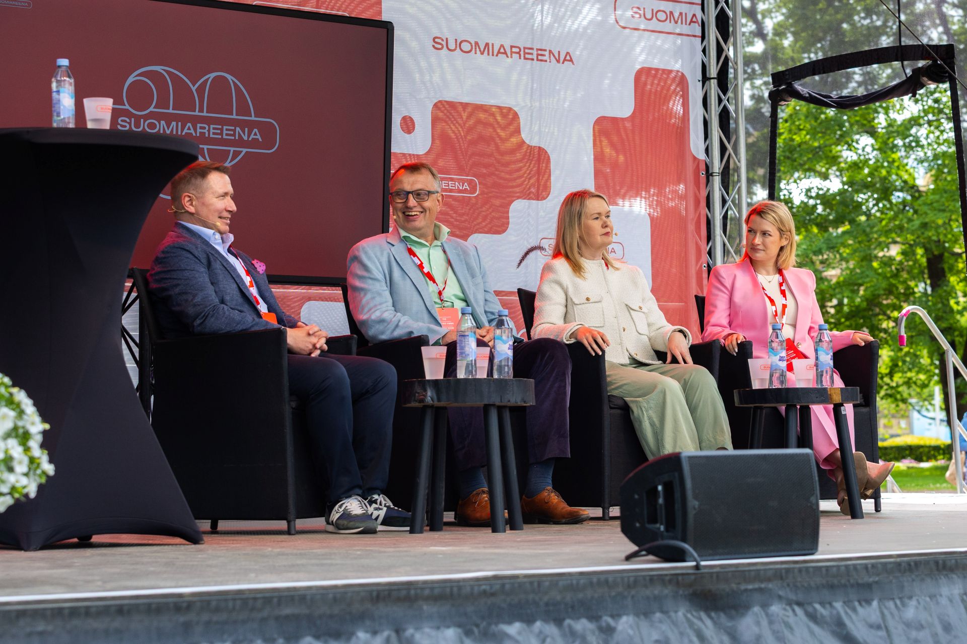 Onnenpyörän kysymyksiin SuomiAreenan lavalla vastasivat varatoimitusjohtaja Johanna Sipola Keskuskauppakamarista, toimitusjohtaja Jukka Leskelä Energiateollisuus ry:stä, kokoomuksen puoluesihteeri Maggie Keskinen sekä tilaisuuden isäntä, Gasgridin toimitusjohtaja Olli Sipilä. 