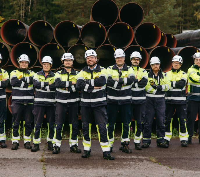 Gasgridin kunnossapitotiimi. Vasemmalta Arttu Kause, Toni Vuorio, Janne Lumme, Ilkka Pahkala, Juha Miettinen, Jukka Saarinummi, Ville Riikkula, Jani Hinkkanen, Jouni Lång ja Heikki Madetoja.