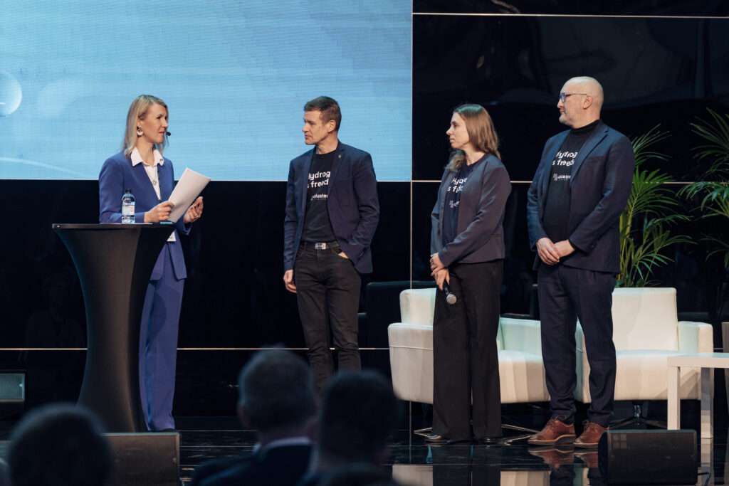 Sari Multala (left) Finnish Minister of the Environment and Climate, and Herkko Plit, Riitta Silvennoinen and Marko Janhunen from Hydrogen Cluster Finland. Janhunen is also Vice President, Public Affairs at Gasgrid.